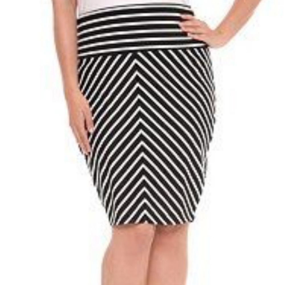 Torrid Black and White Chevron Pencil Skirt 4